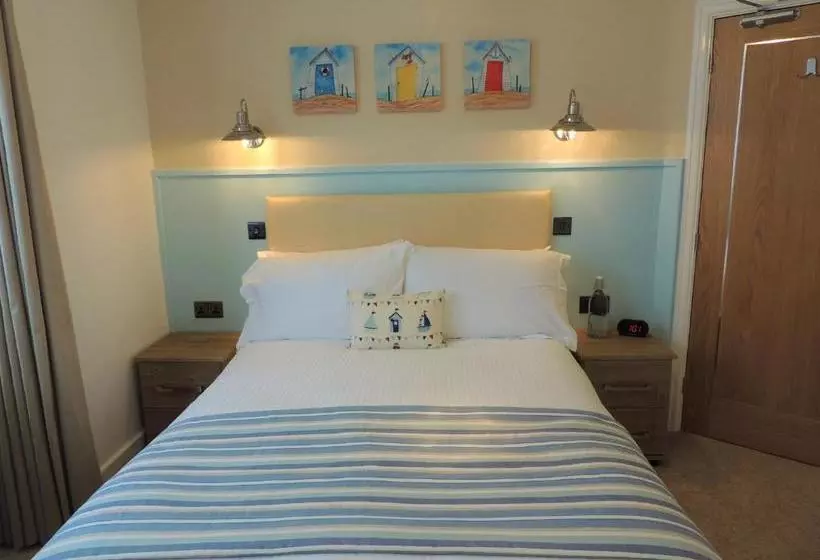 Отель Marine Court Adults Only