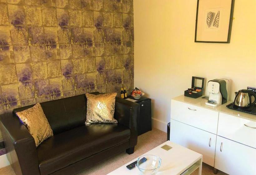 בית מלון כפרי Marine Court  Adults Only