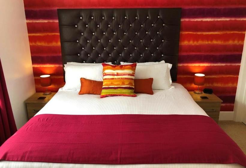 בית מלון כפרי Marine Court  Adults Only