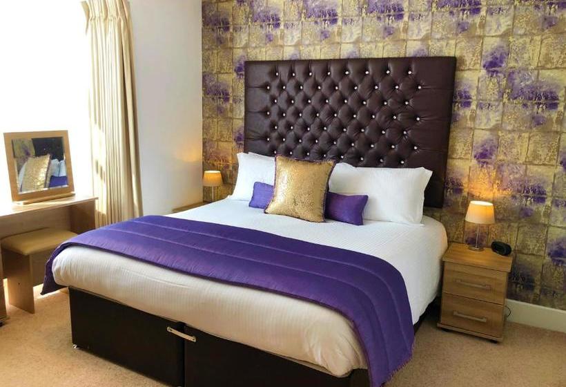 בית מלון כפרי Marine Court  Adults Only