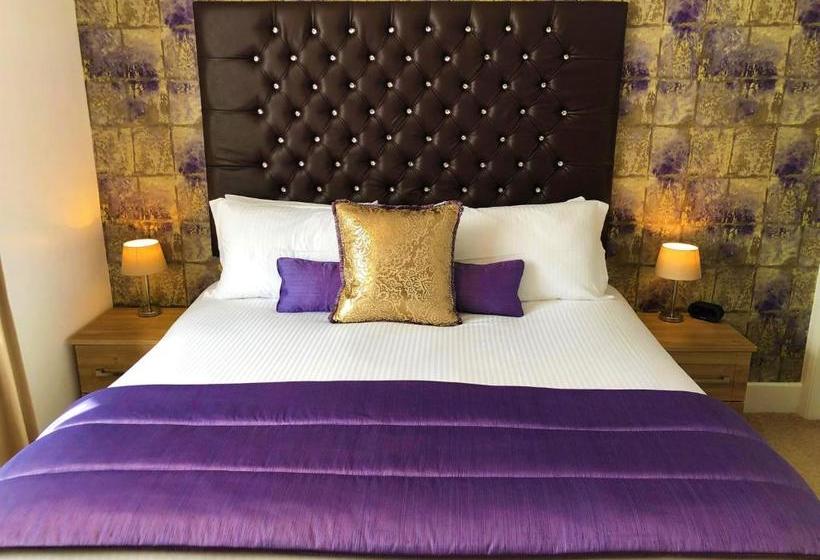 בית מלון כפרי Marine Court  Adults Only