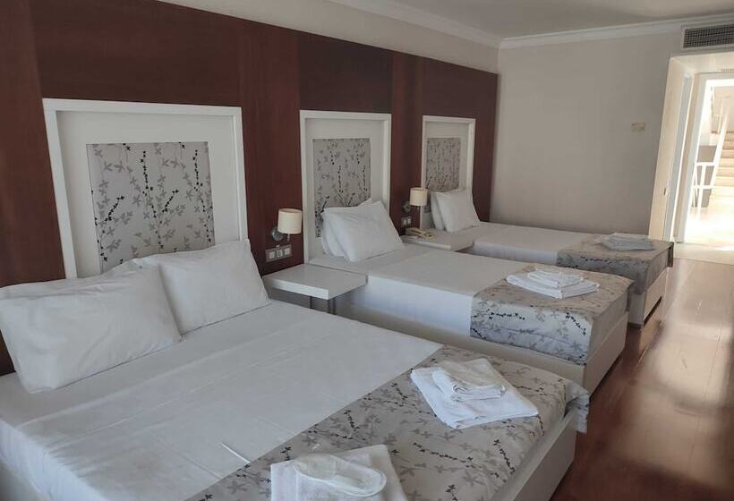 בית מלון כפרי Sentinus Beach