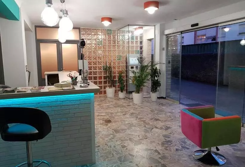 ペンション Hostal Rosi