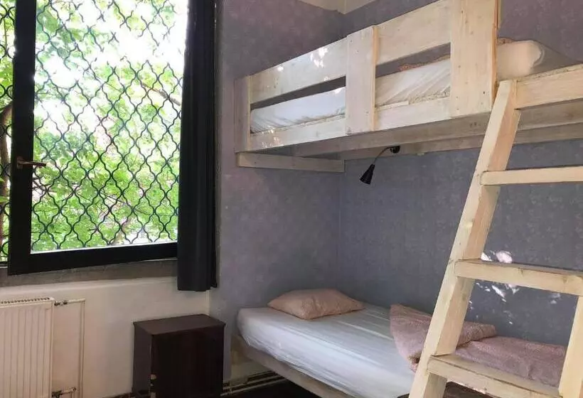 Baroque Hostel & Coworking