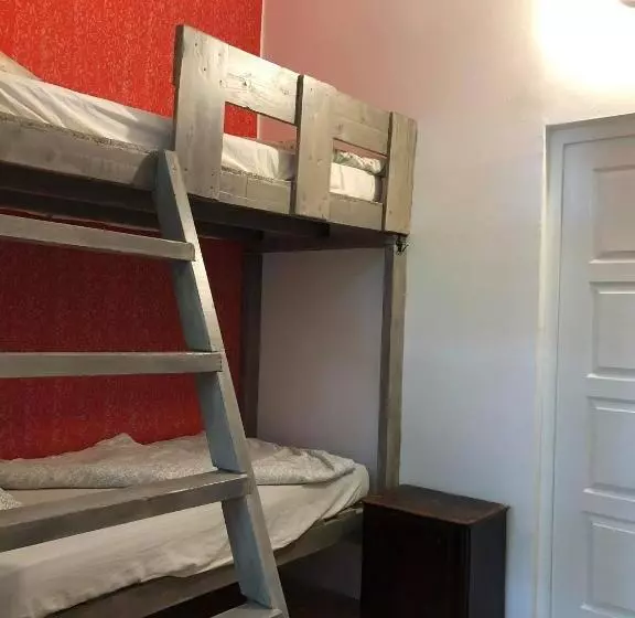 Baroque Hostel & Coworking