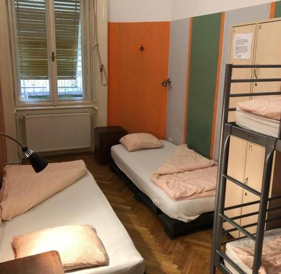 Baroque Hostel & Coworking