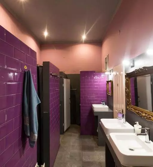 Baroque Hostel & Coworking