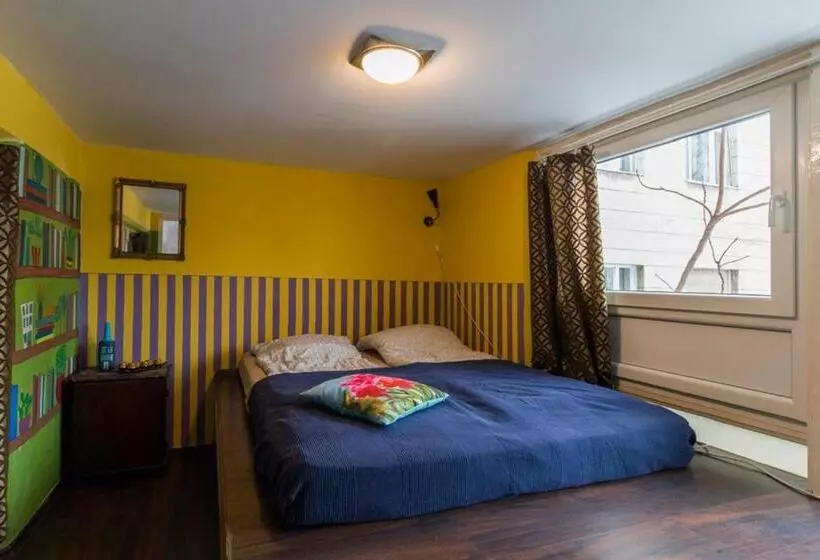 Baroque Hostel & Coworking