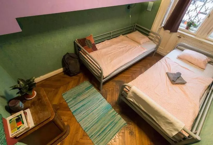 Baroque Hostel & Coworking