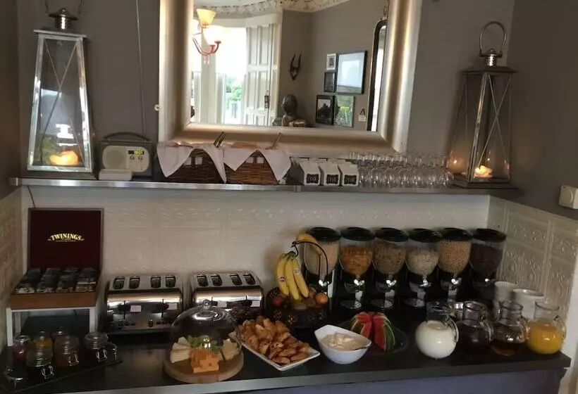 تختخواب و صبحانه Martin S Guesthouse