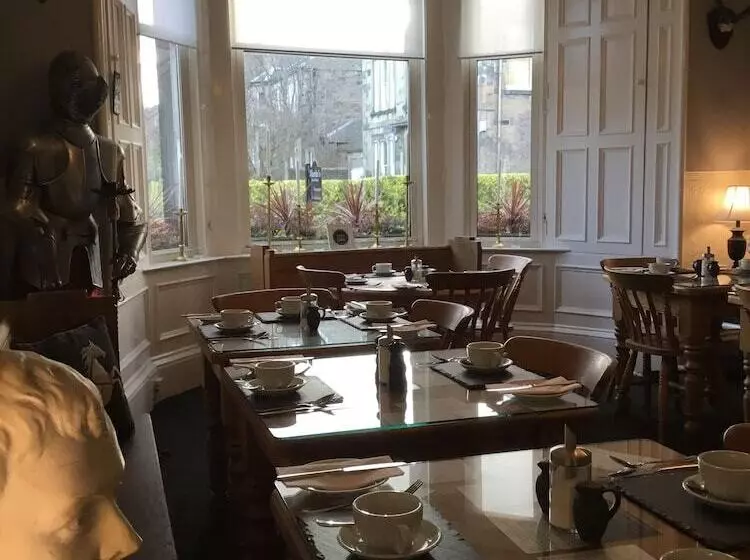 تختخواب و صبحانه Martin S Guesthouse