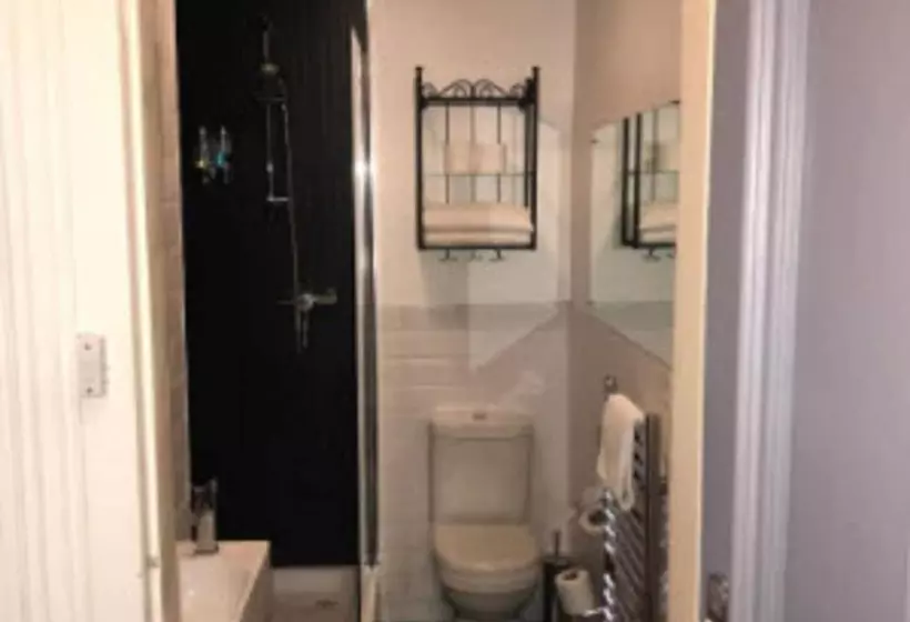 تختخواب و صبحانه Martin S Guesthouse