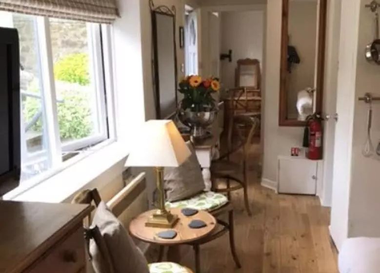 تختخواب و صبحانه Martin S Guesthouse