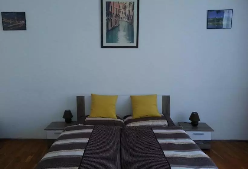 簡易ホテル Caterina Private Rooms And Apartments