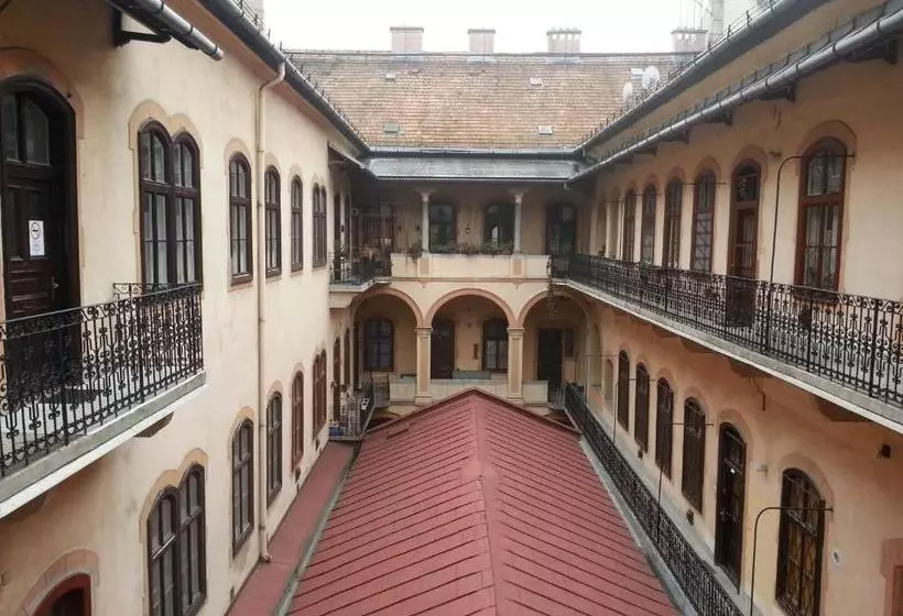 簡易ホテル Caterina Private Rooms And Apartments