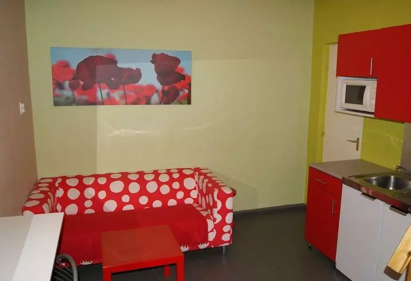 Happy Hostel
