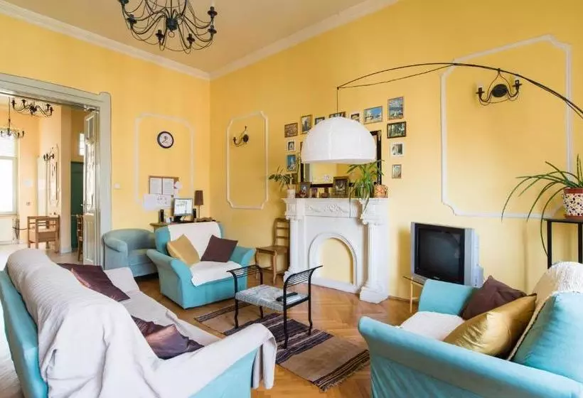 Gästgiveri Downtown Oasis Private Rooms