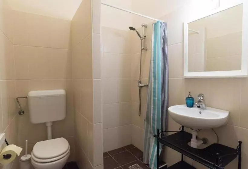 Gästgiveri Downtown Oasis Private Rooms