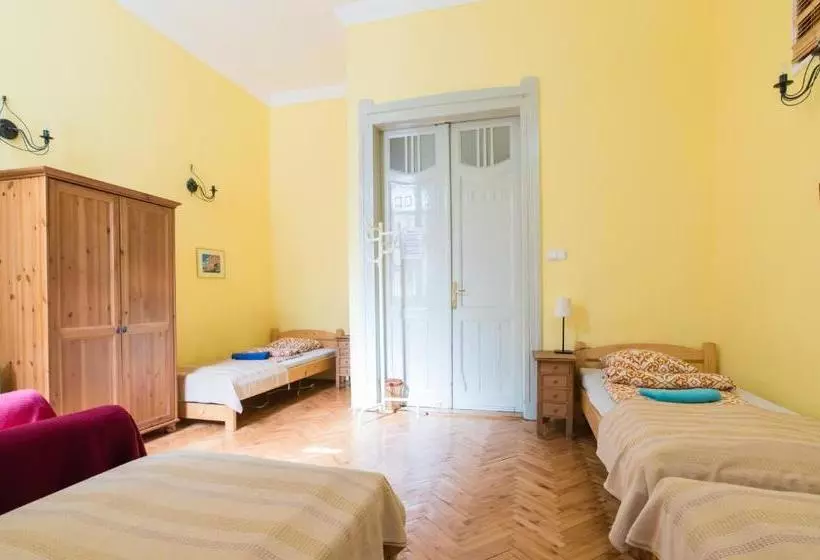 Gästgiveri Downtown Oasis Private Rooms