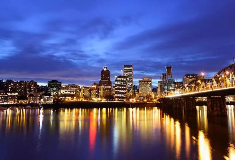 Holiday Inn Express Hotel & Suites Portland Northwest Downtown, An Ihg