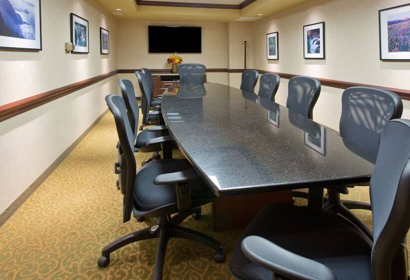 Holiday Inn Express Hotel & Suites Portland Northwest Downtown, An Ihg