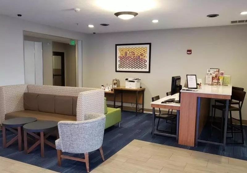 Holiday Inn Express Hotel And Suites Lincoln Airport, An Ihg