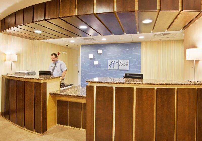 Holiday Inn Express Hotel And Suites Lincoln Airport, An Ihg