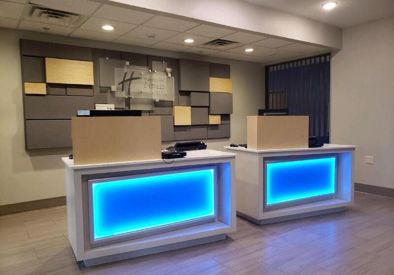 Holiday Inn Express Hotel And Suites Lincoln Airport, An Ihg