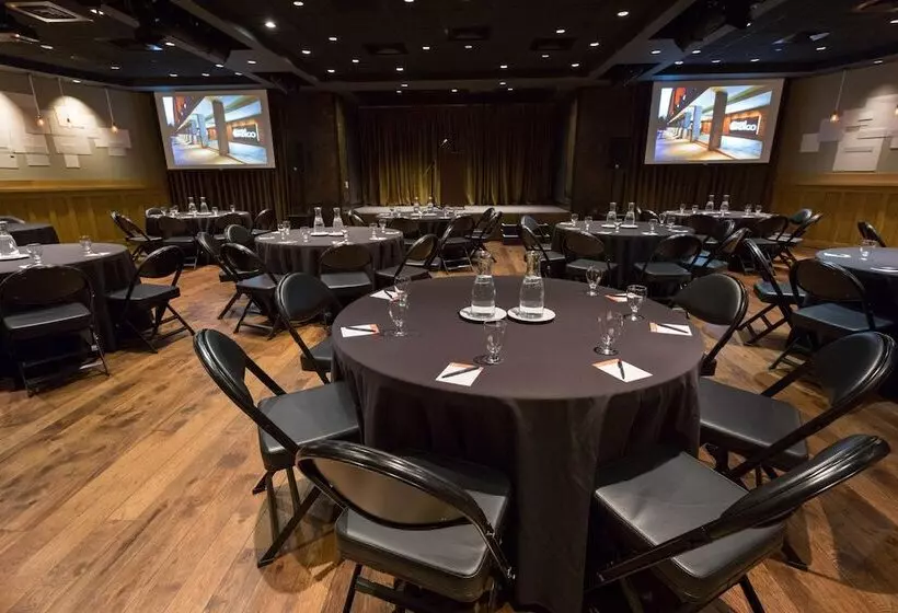 ホテル Indigo Athens University Area, An Ihg