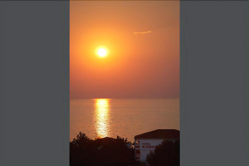 ホテル Kamari Beach
