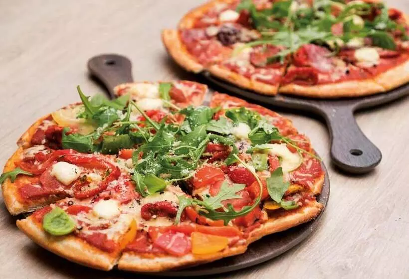 בית מלון כפרי Lodge At Bristol