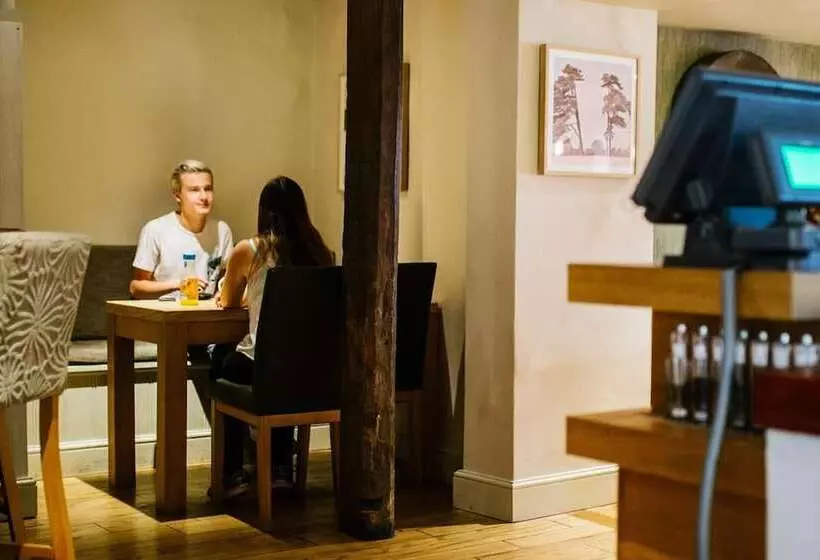 בית מלון כפרי Lodge At Bristol