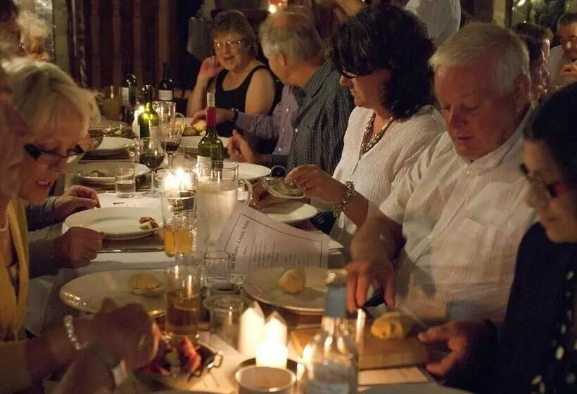 酒店 The White Lion Inn