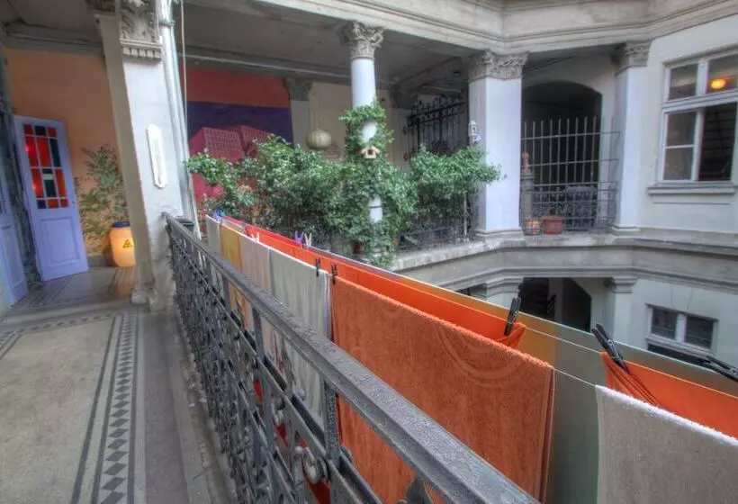 Lavender Circus Hostel, Doubles & Ensuites