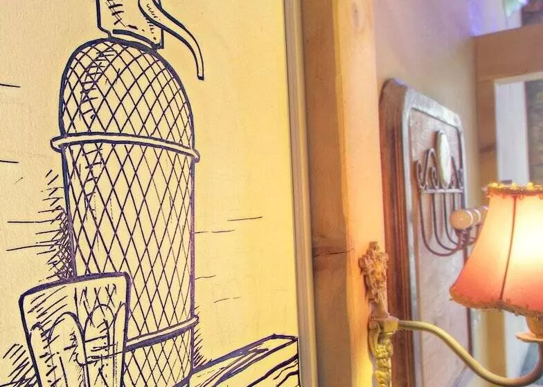 Lavender Circus Hostel, Doubles & Ensuites