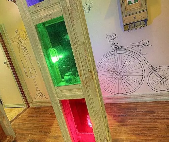 Lavender Circus Hostel, Doubles & Ensuites