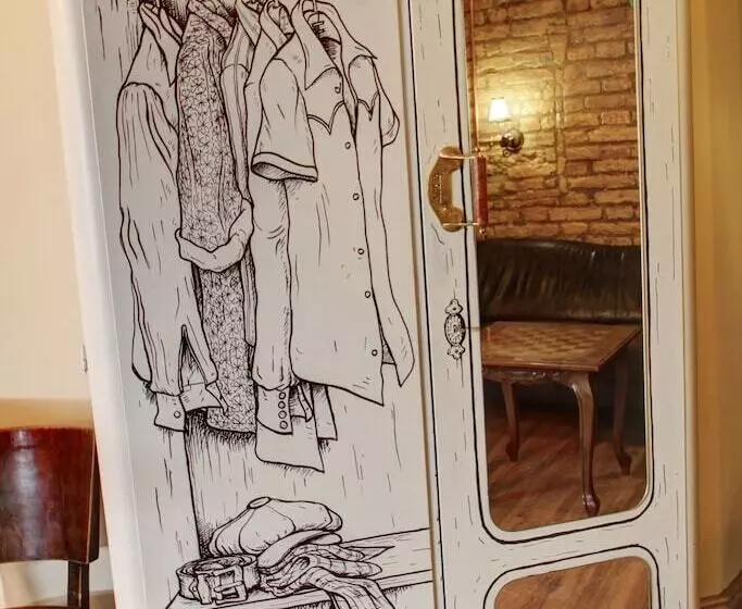 Lavender Circus Hostel, Doubles & Ensuites