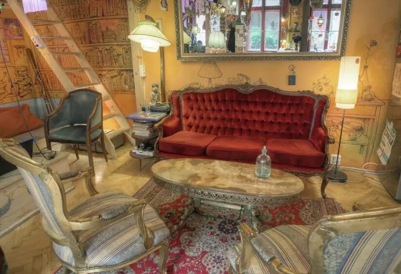 Lavender Circus Hostel, Doubles & Ensuites