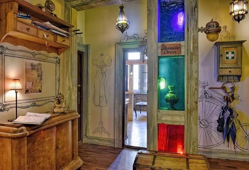 Lavender Circus Hostel, Doubles & Ensuites