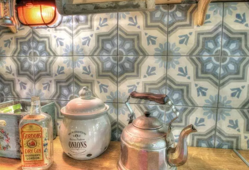 Lavender Circus Hostel, Doubles & Ensuites