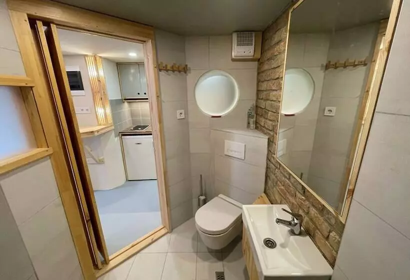 Lavender Circus Hostel, Doubles & Ensuites