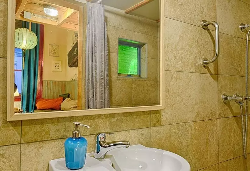 Lavender Circus Hostel, Doubles & Ensuites