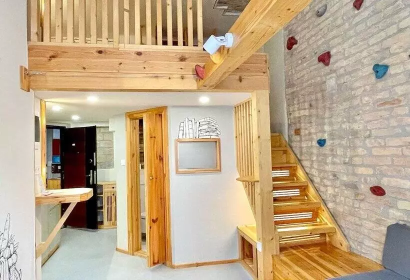 Lavender Circus Hostel, Doubles & Ensuites