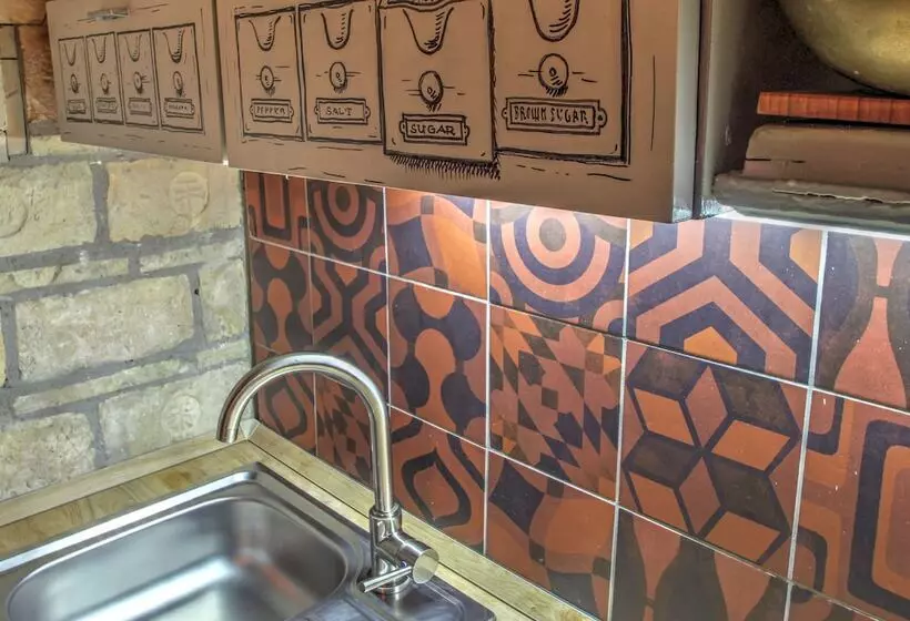 Lavender Circus Hostel, Doubles & Ensuites