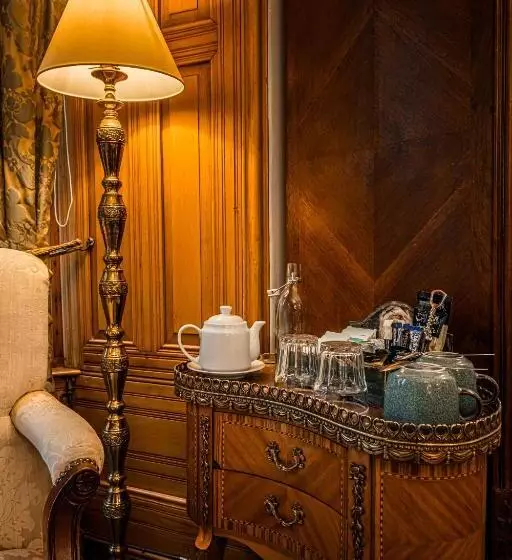 The Alamo Guest House