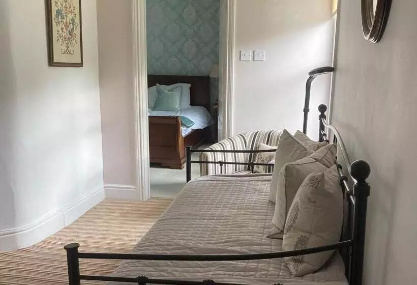 تختخواب و صبحانه Malvern View