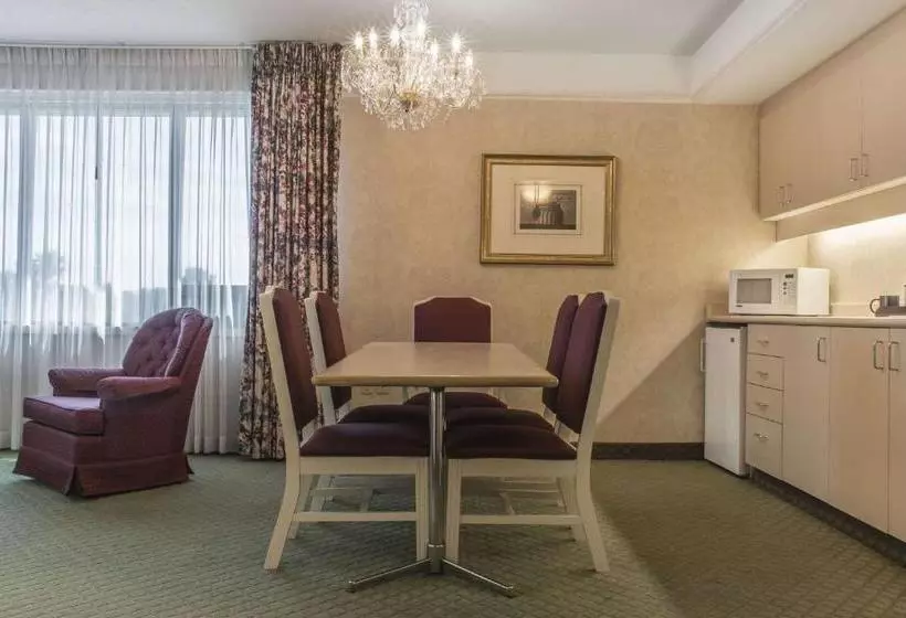 ホテル Clarion  & Conference Centre