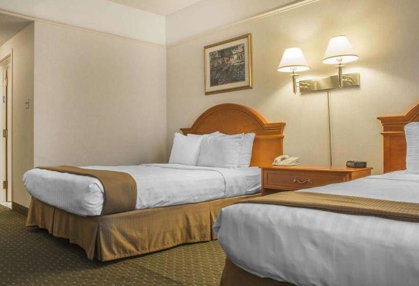 בית מלון כפרי Clarion  & Conference Centre