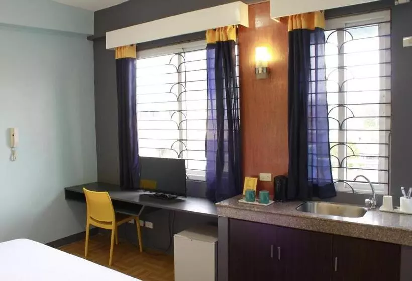 هتل Leesons Residences