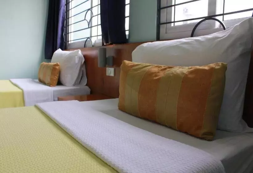 هتل Leesons Residences